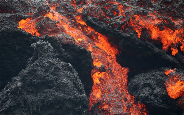 世界最大！茂纳洛亚活火山或将喷发：当地居民已收到预警