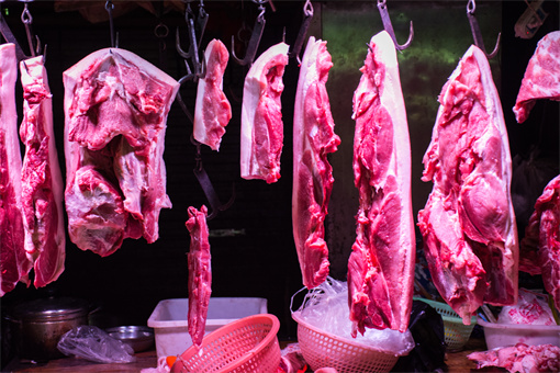 猪肉价格为何一直“跌跌不休”？猪价崩盘有什么后果？